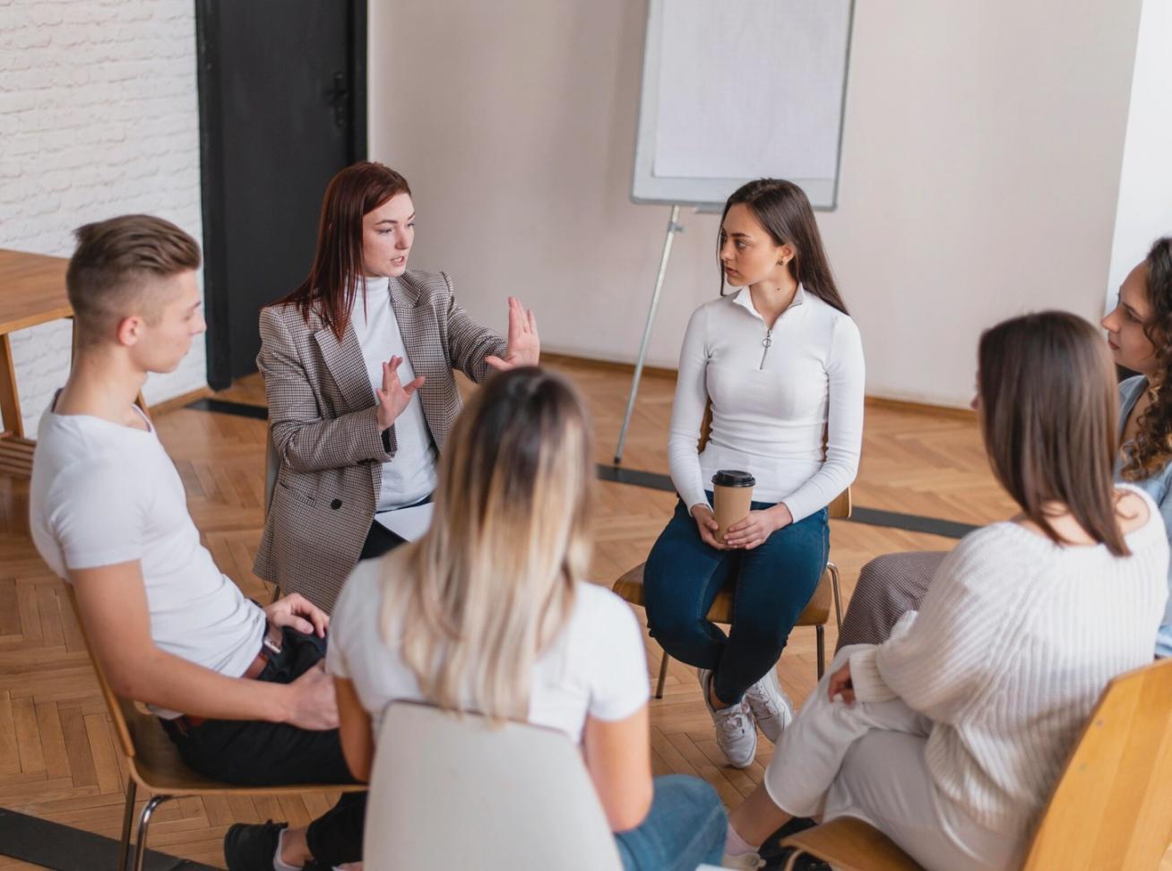 Interaktive Gruppendiskussion über Geschäftsmodelle